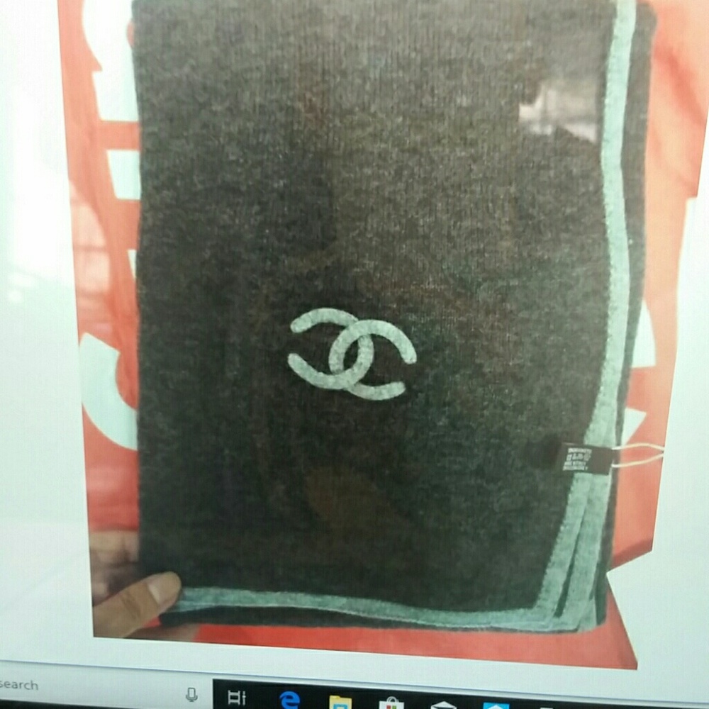 Chanel scarf 100% Cashmere  dark grey color